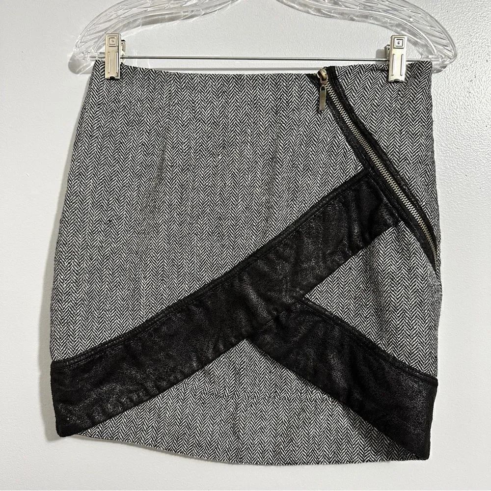 Very J black Mimi skirt with side zipper size M